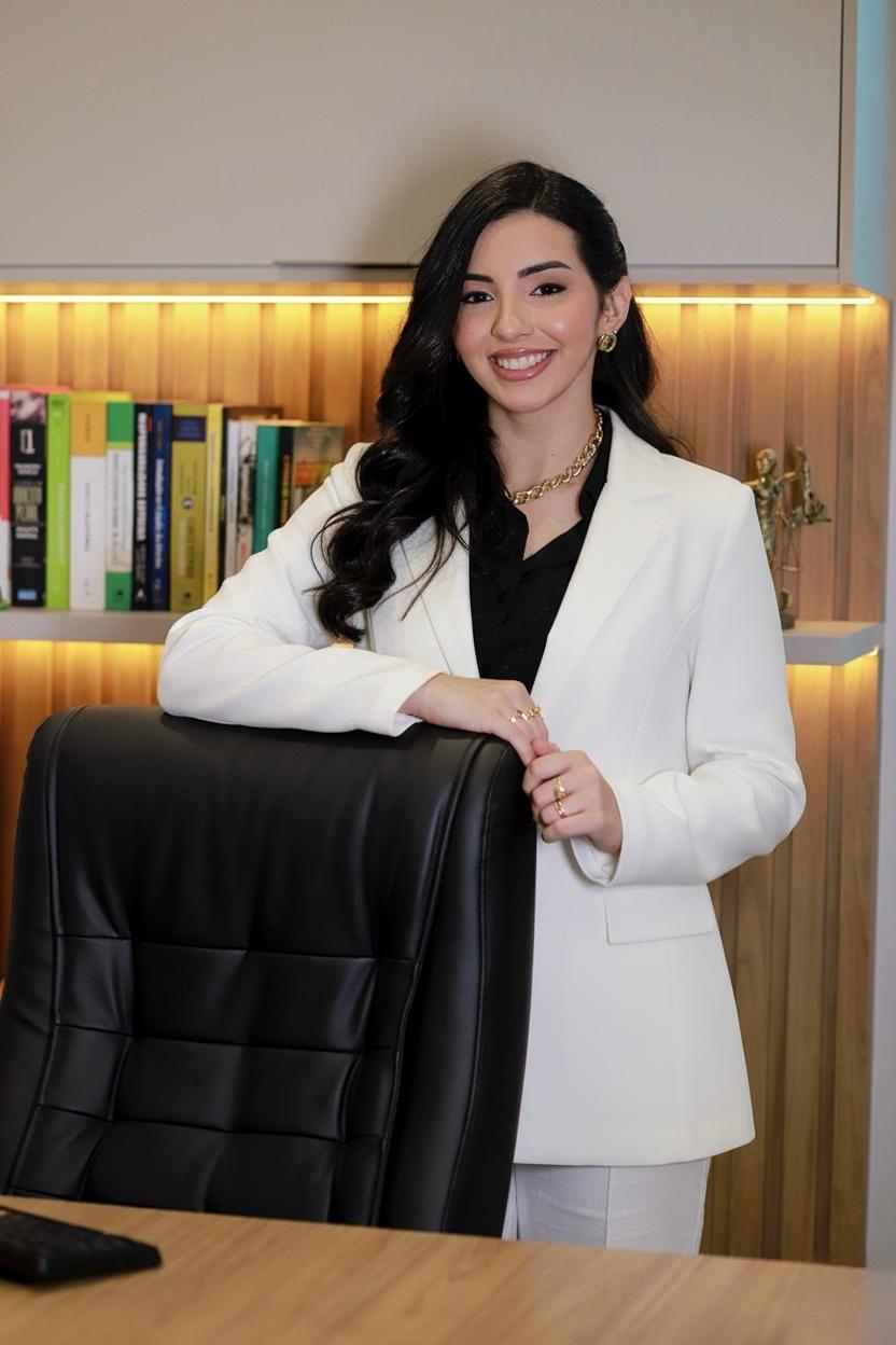 Lara Thaís S. Costa, Advogada sócia do Vieira, Alves & Costa Advogados Associados